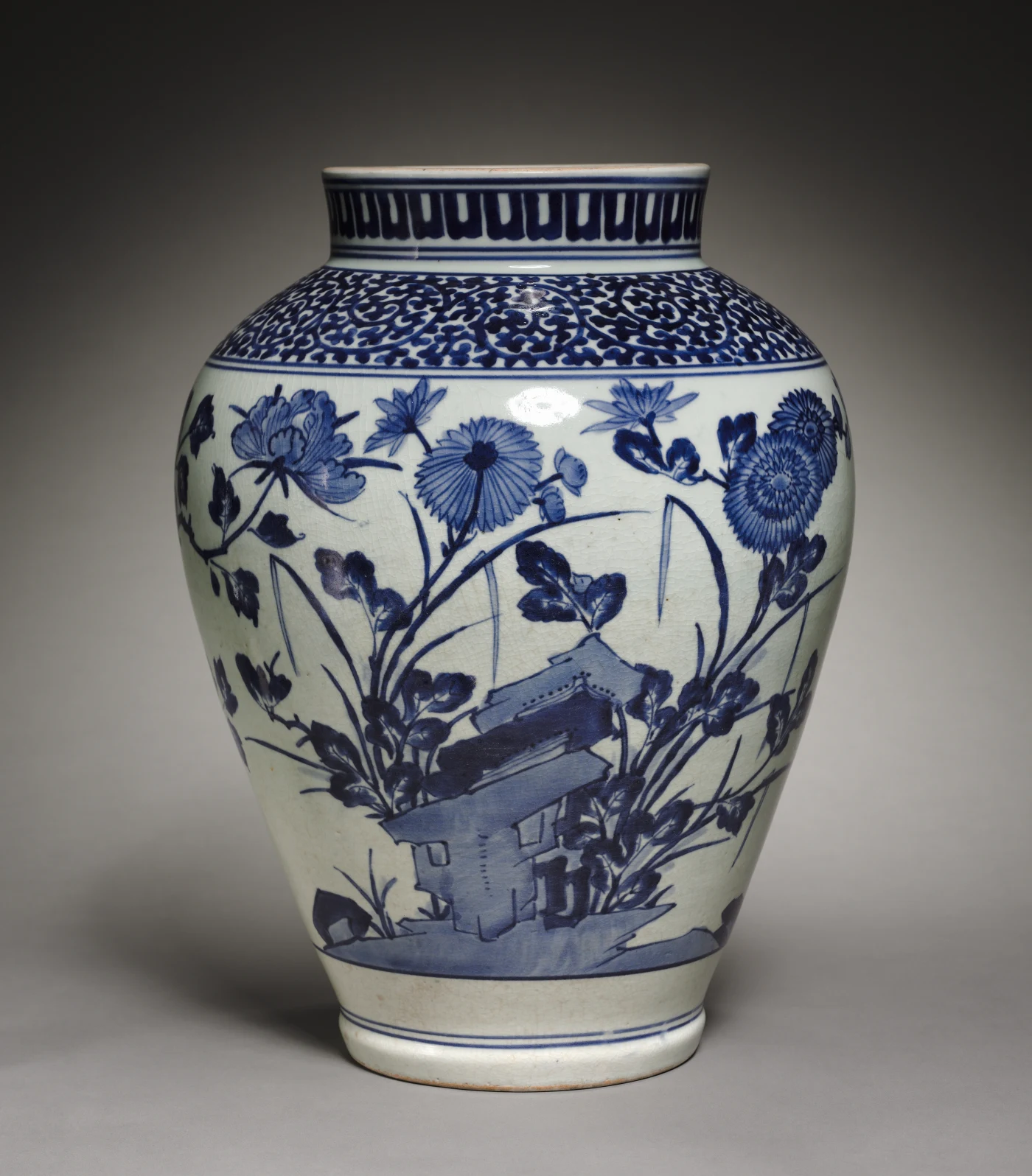 染付牡丹蘭菊文大壺（クリーブランド美術館所蔵）
