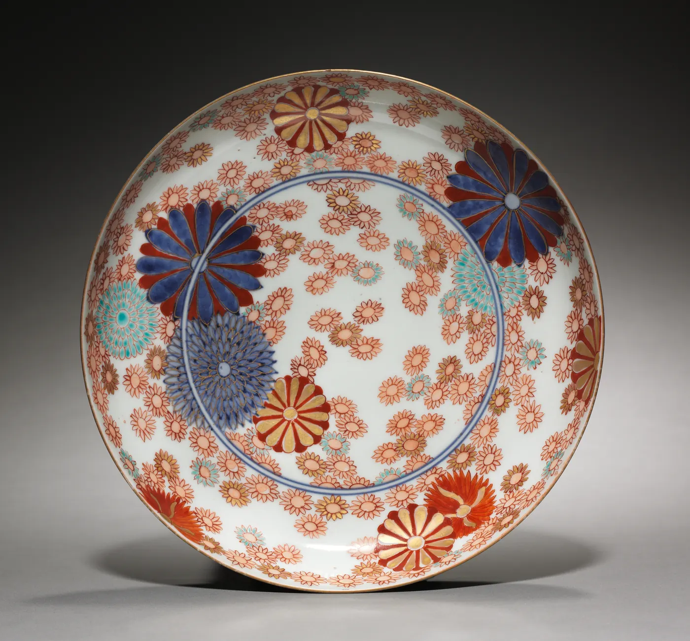 花文様の伊万里焼の皿（クリーブランド美術館所蔵）